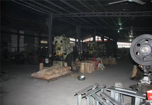 山東彩鋼瓦角馳820中支架邊支架的專業(yè)制造 潤恒鋼構(gòu)廠的金屬制品解析